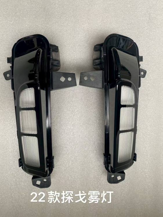 大灯→ Headlight 雾灯​ → Fog light 保险杠​ → Bumper 轮眉​ → Wheel arch