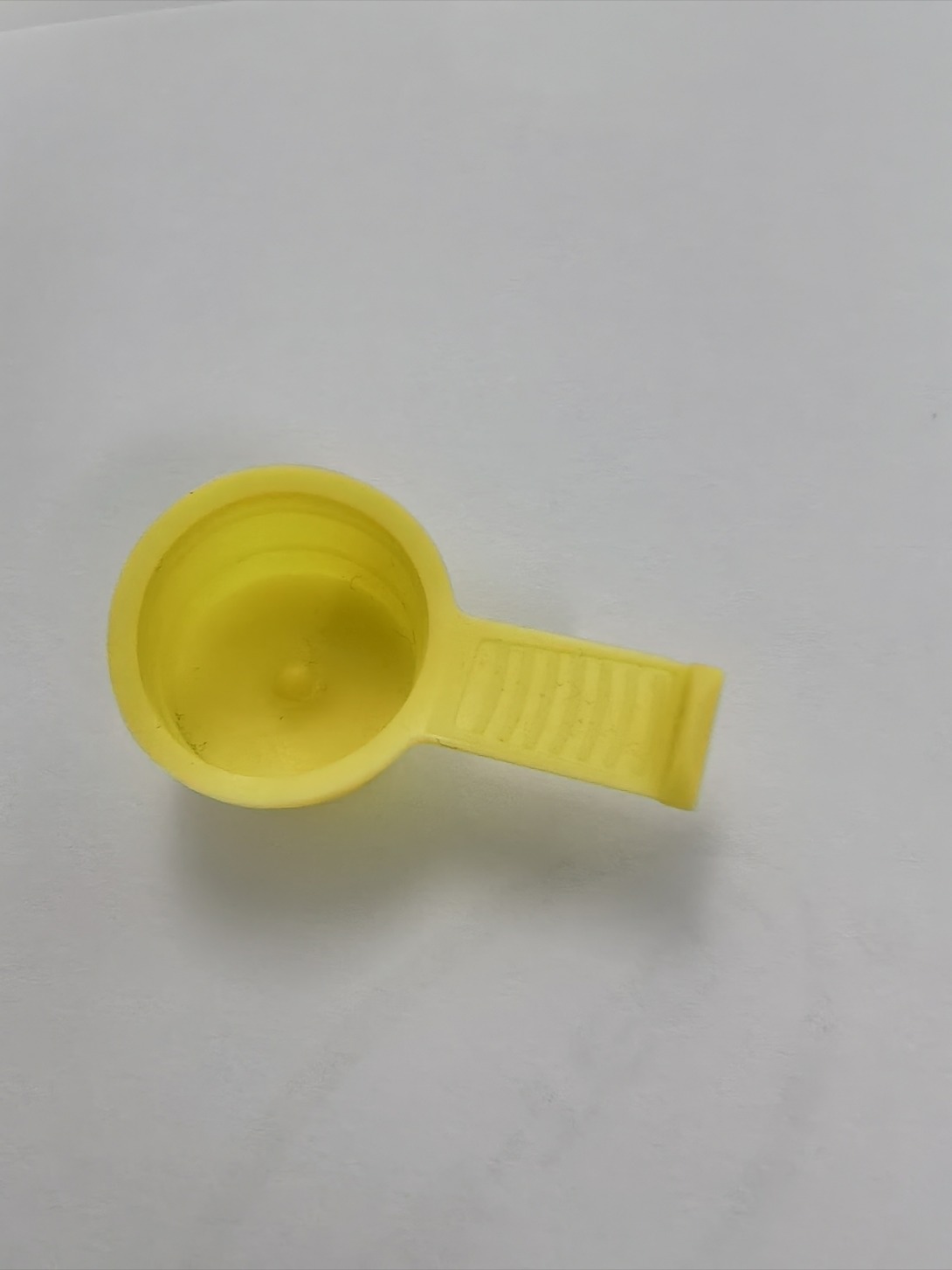‌Tapered plug with side grip tab‌