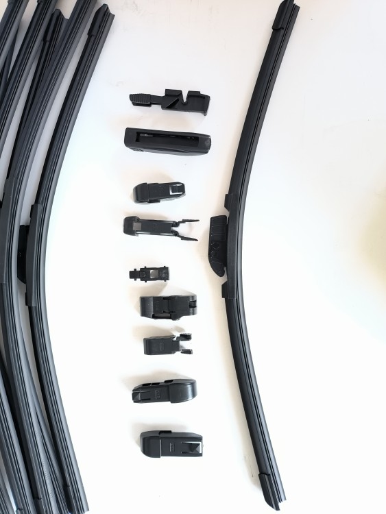 Multi-functional wiper blade