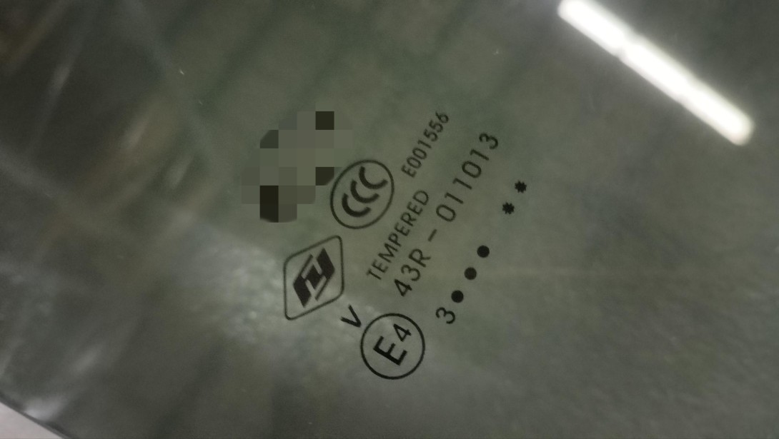 Left & Right Rear Door Glass Assembly