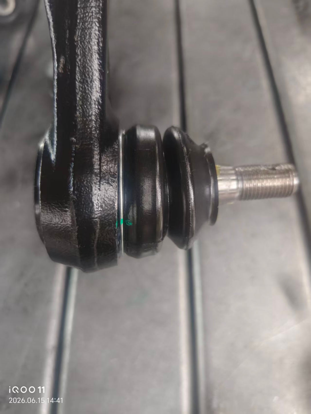 Upper suspension assembly