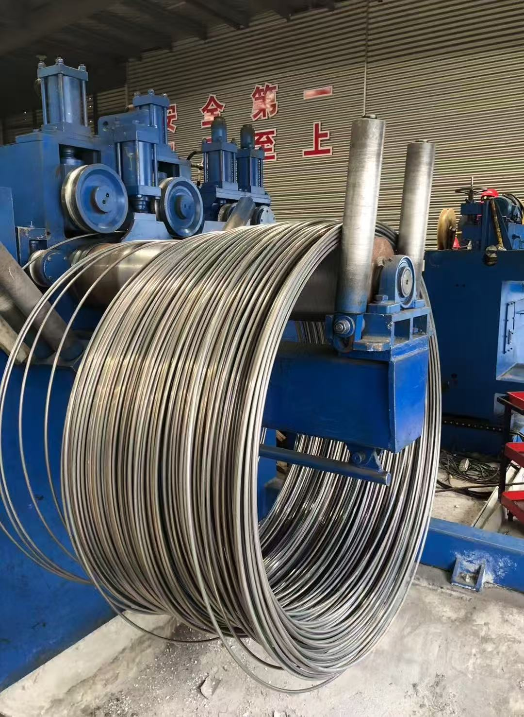 Hot continuous rolling high-strength aluminum alloy