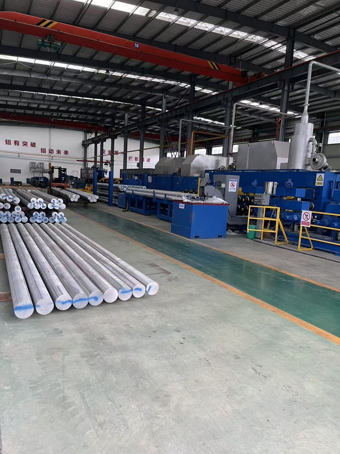 Hot continuous rolling high-strength aluminum alloy
