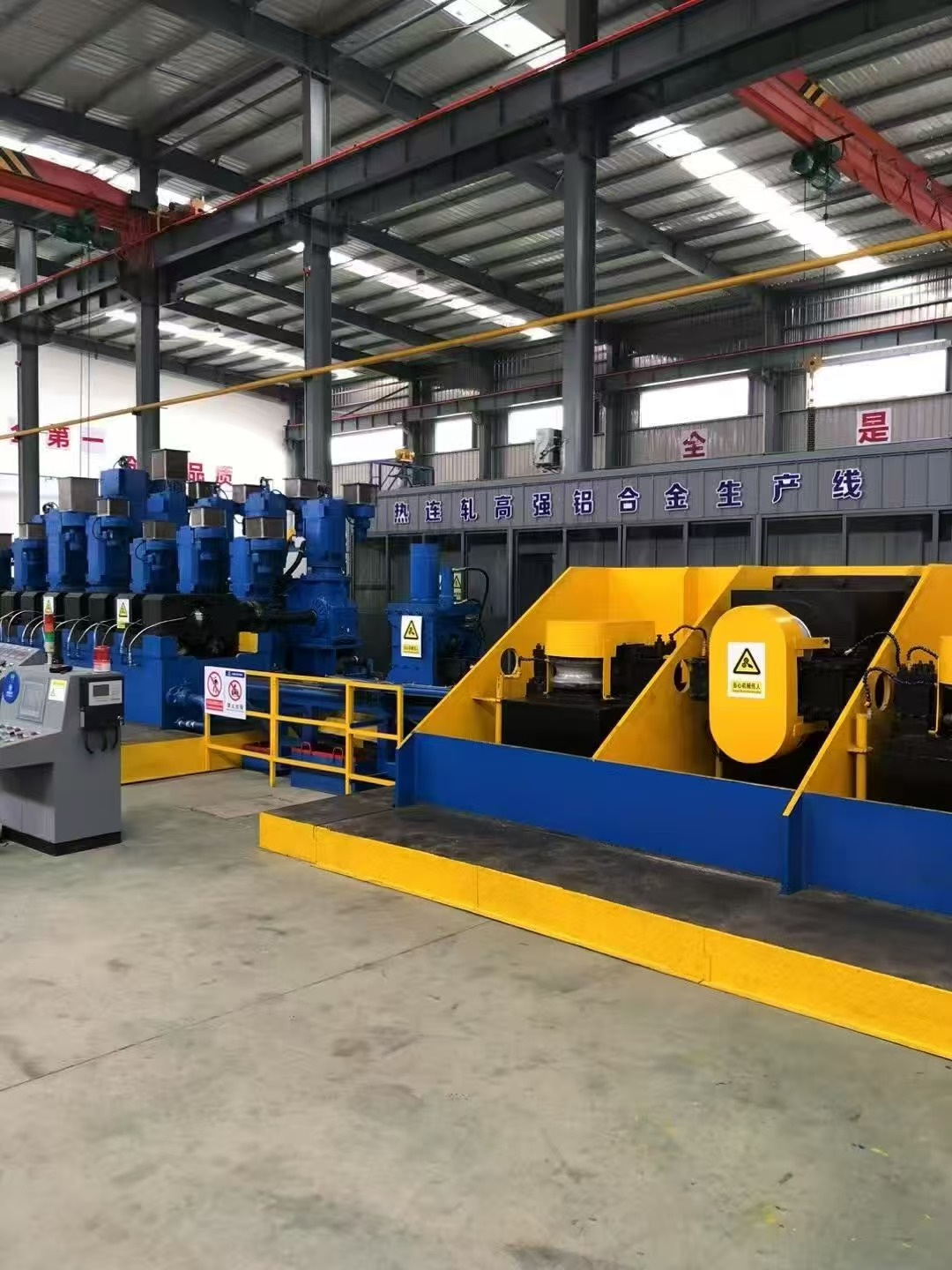Hot continuous rolling high-strength aluminum alloy